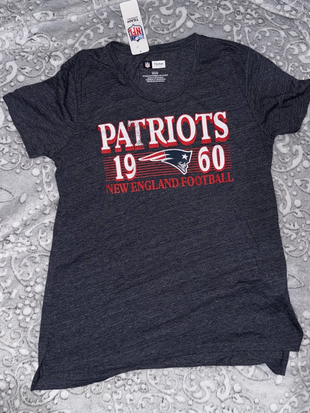 🏈 New England Patriots Women’s T-Shirt — Medium & Large — NWT